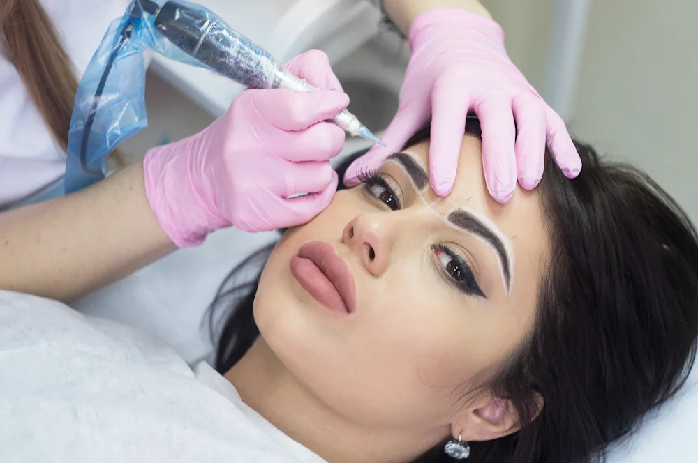 Яркость бровей после перманентного макияжа