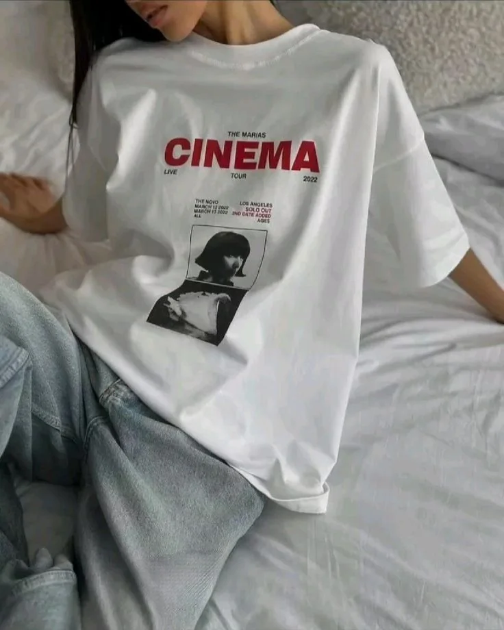 Как носить футболку оверсайз?