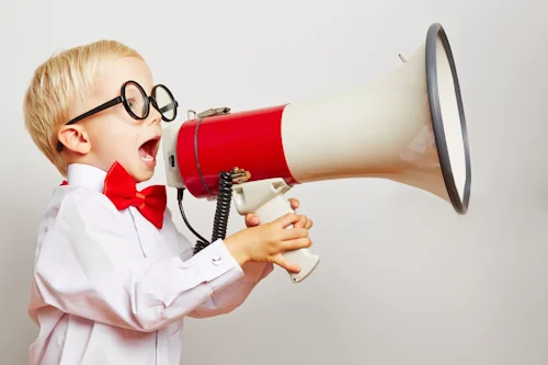 как привлекать внимание без слов