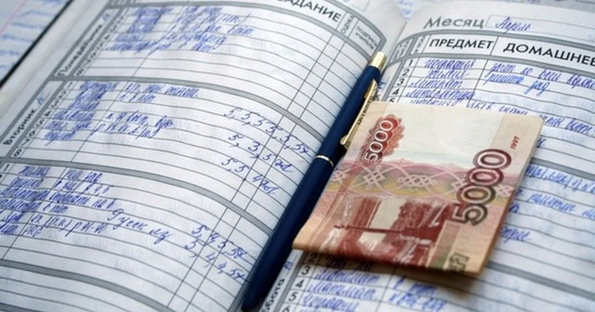 Хорошие оценки и уборка по дому: за что из этого можно платить ребенку?