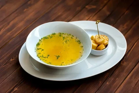 Куриный бульон: три лучших рецепта, которые уберегут от простуды