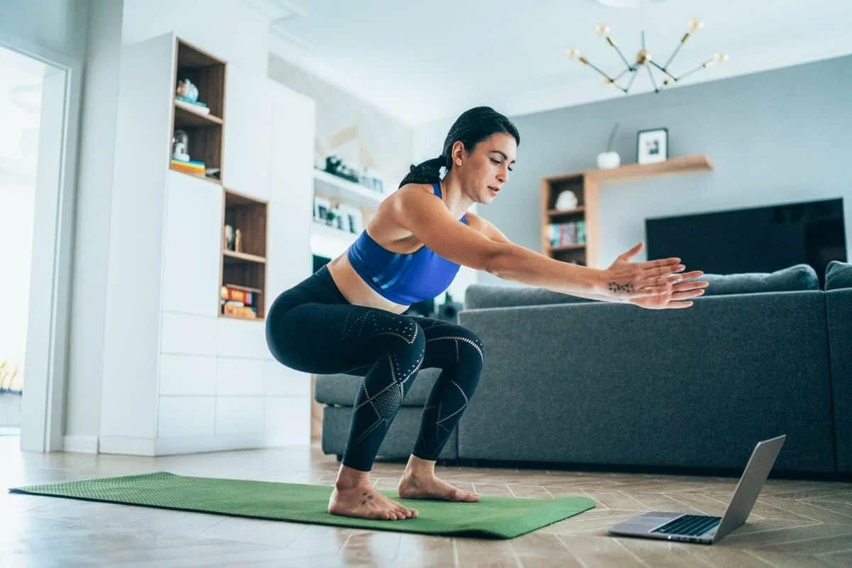 Легкая низкоударная кардио-тренировка для возраста 50+ или для зарядки утром