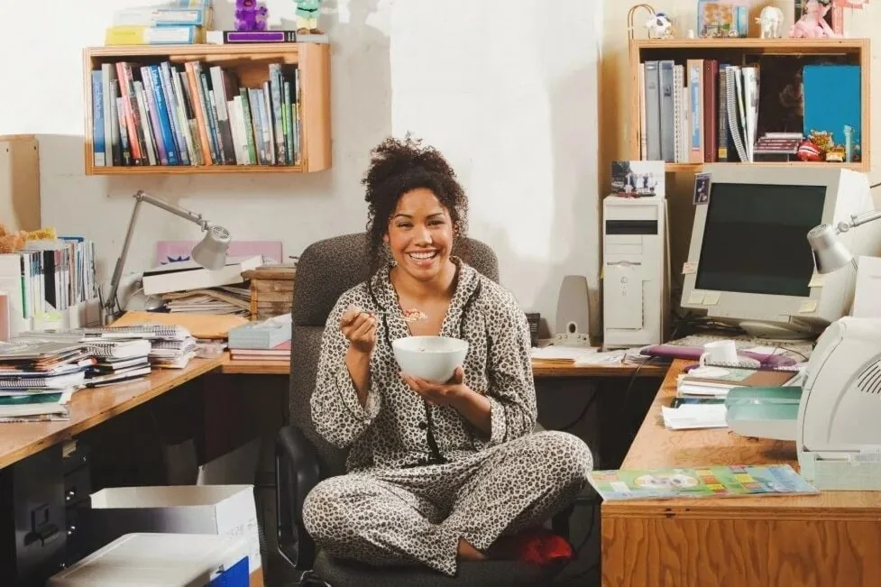 В офис в пижаме: новый тренд зумеров, который шокирует коллег