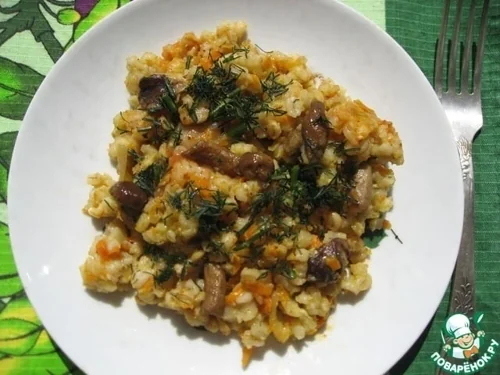 Перловка с грибами в горшочках