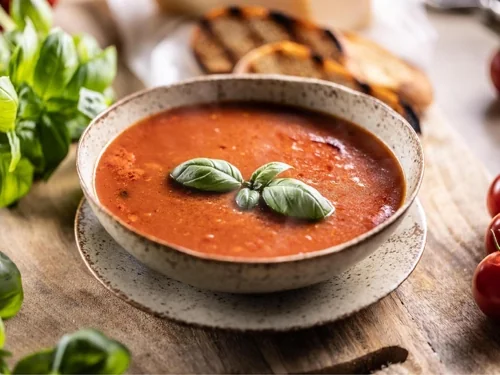 Согревает и повышает иммунитет: необычный суп, который готовят себе врачи