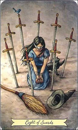 Загадочная  карта Таро — 8 мечей.