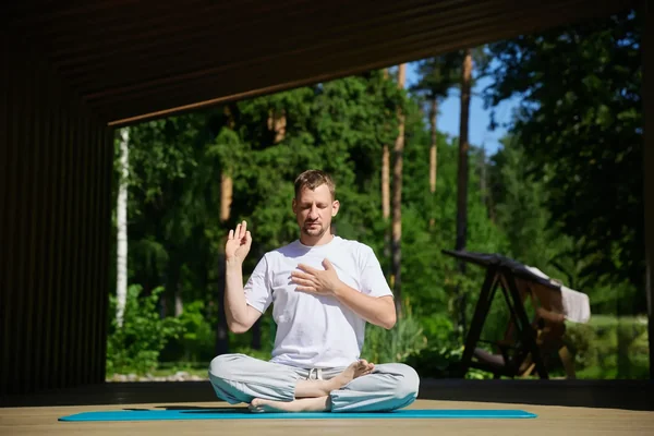 Кундалини-йога как идеальное начало рабочего дня