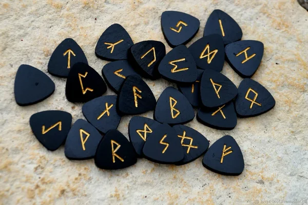 Рунический расклад для тельцов на выбор учебного заведения